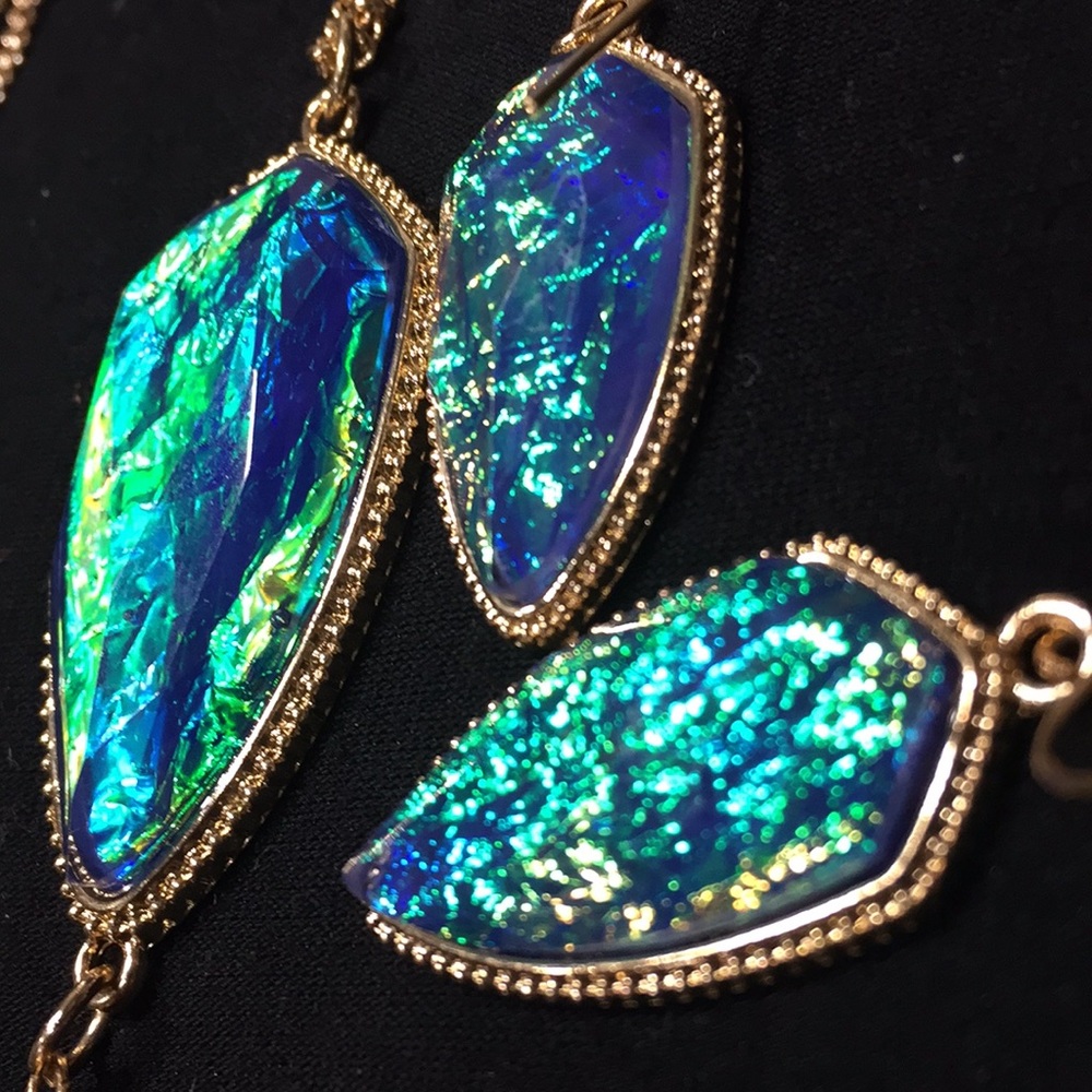 Similar style of Kendra Scott size ( M )